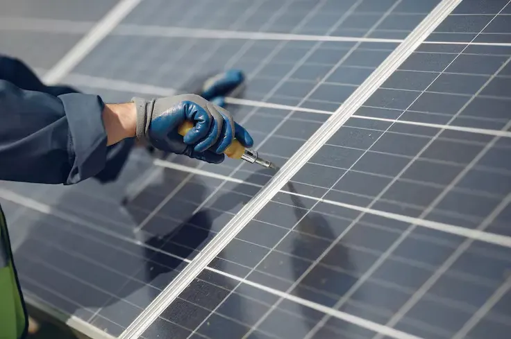 Installation photovoltaïque par Panneaux Solaires Rennes, artisan QualiPV référencé sur Acigné